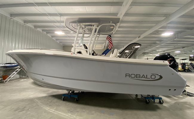 2024 Robalo R230 Solid Alloy